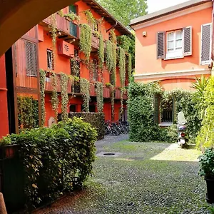 alzaia-naviglio-grande.italymilanhotels.net/
